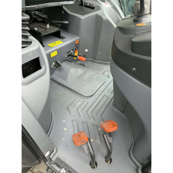 CIAGNIK ROLNICZY SOLIS 26 HST 4WD,      o¶ HD,kabina, ładowacz z jojstkiem i łyżk± 120 cm,d.kola 7.00-12 300/70