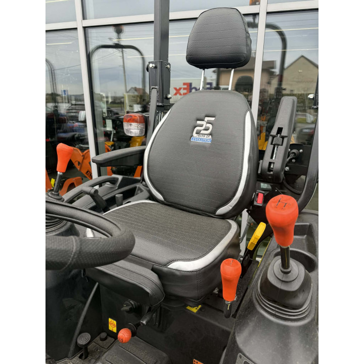 Malotraktor Solis 26 9+9 4WD, GT – vysoký výkon čerpadla, hydraulický zámek, čelní nakladač a lžíce 120 cm, velká kola